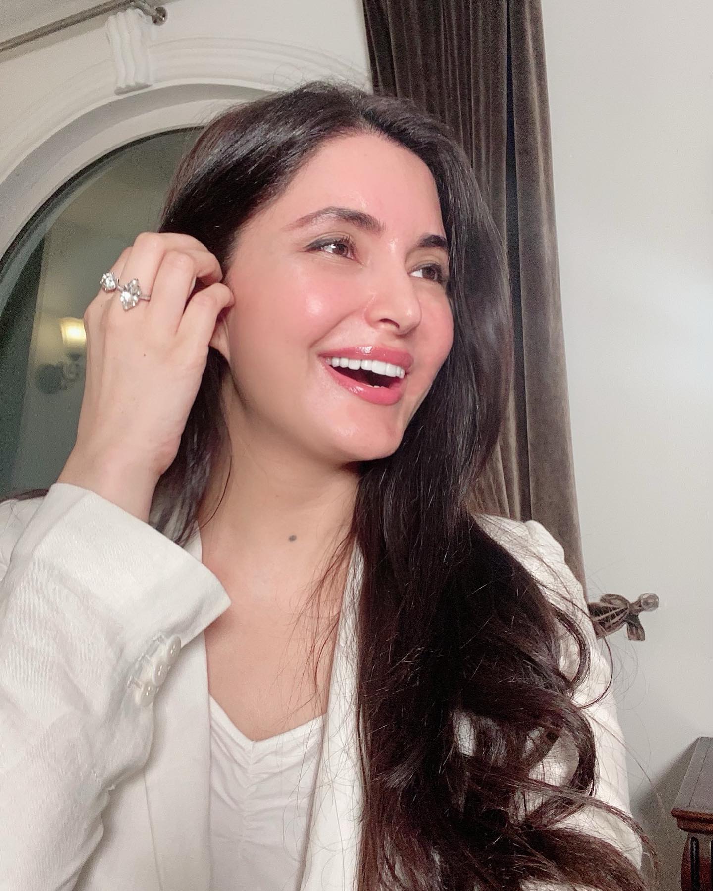 Debunking the Controversy Surrounding Naimal Khawar's Facial Surgery and Dr. Fazeela Abbasi's Involvement