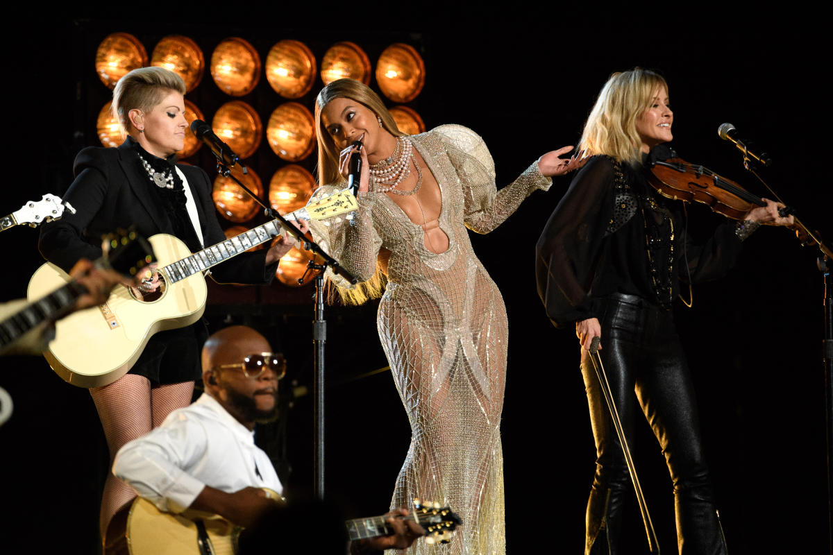 Beyoncé says not feeling ‘welcomed’ at event spawned ‘Cowboy Carter.’ Why fans suspect she’s referring to 2016 CMA Awards.