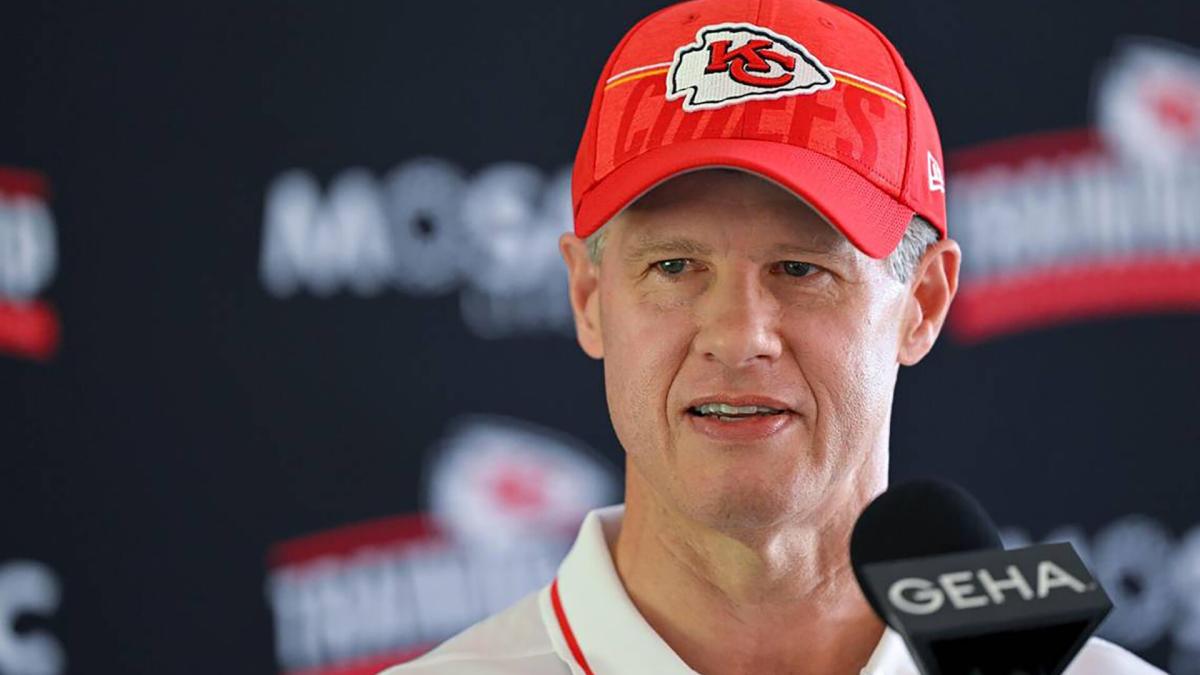 Clark Hunt says he never promised Chiefs players a new locker room
