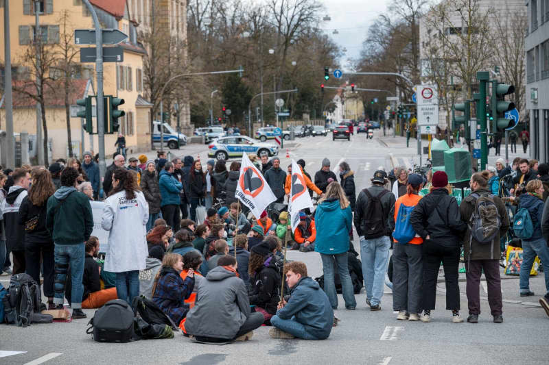 Climate Activists Blocks Roads In Germany - This Time Without Glue