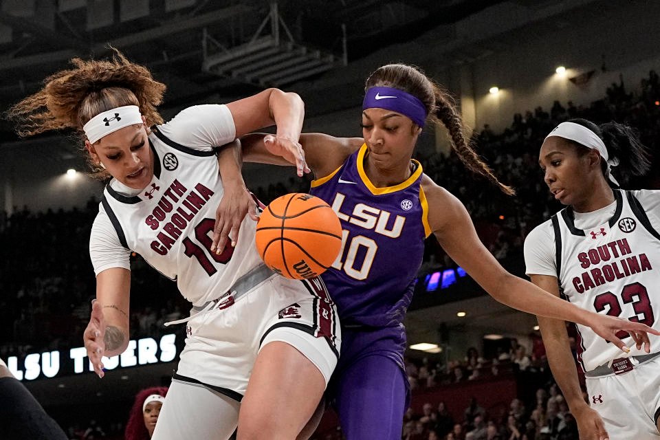 South Carolina tops LSU in SEC title game marred by scuffle, mass ejections