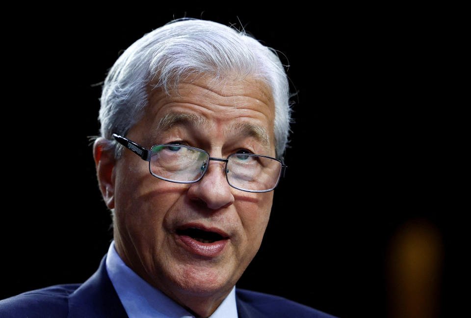 profits rose 6 in 1Q but Dimon warns of 'persistent