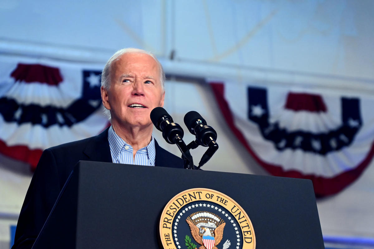 “A landslide”: Political analysts and some Democrats now say Biden is bringing down the whole party