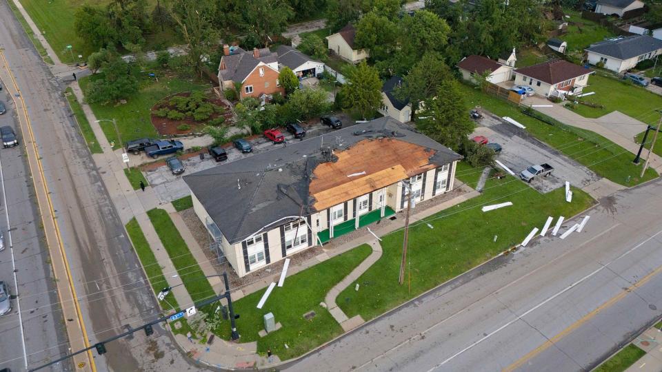 A tornado ripped the roof of a Des Moines apartment. A resident captured it on video.