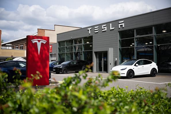 Analyst Dan Ives raises Tesla price target to 0, sees 0 possible in 2025