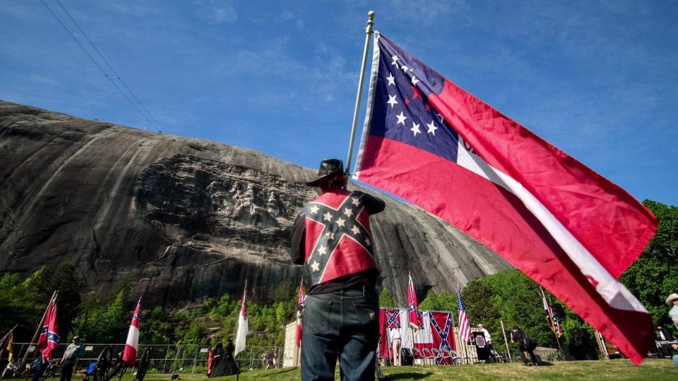 Atlanta man drives to South Carolina to lower Confederate flag on interstate, deputies say