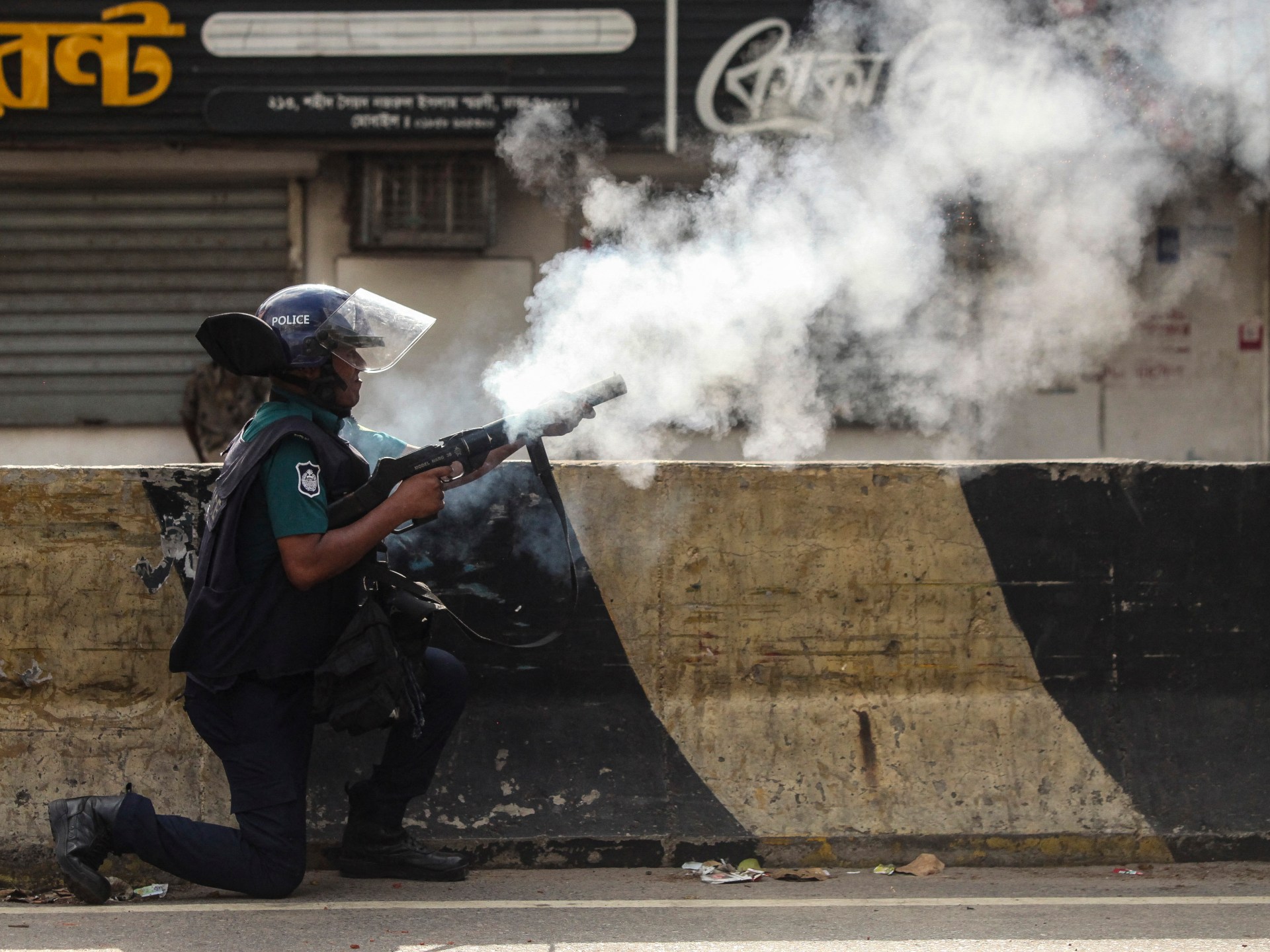 Bangladesh protest met with violence, communications cut off