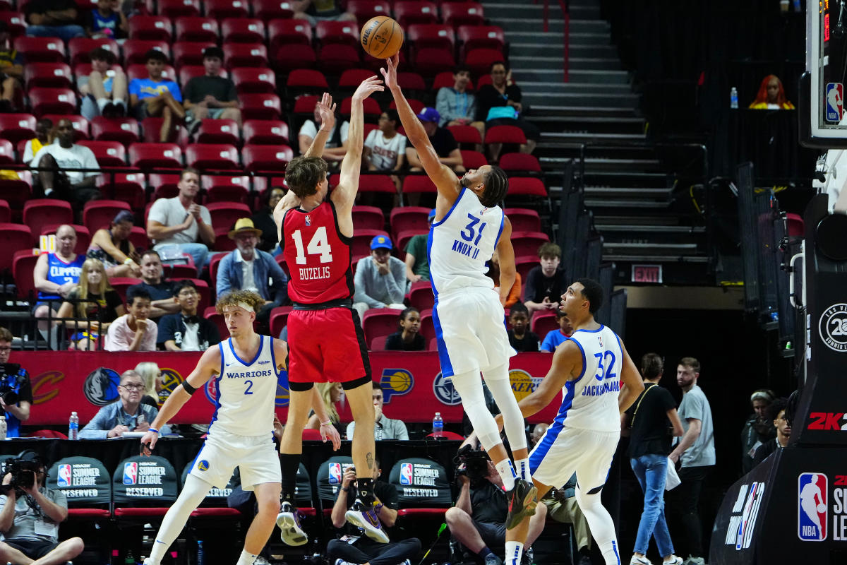 Bulls rookie Matas Buzelis throws down poster dunk