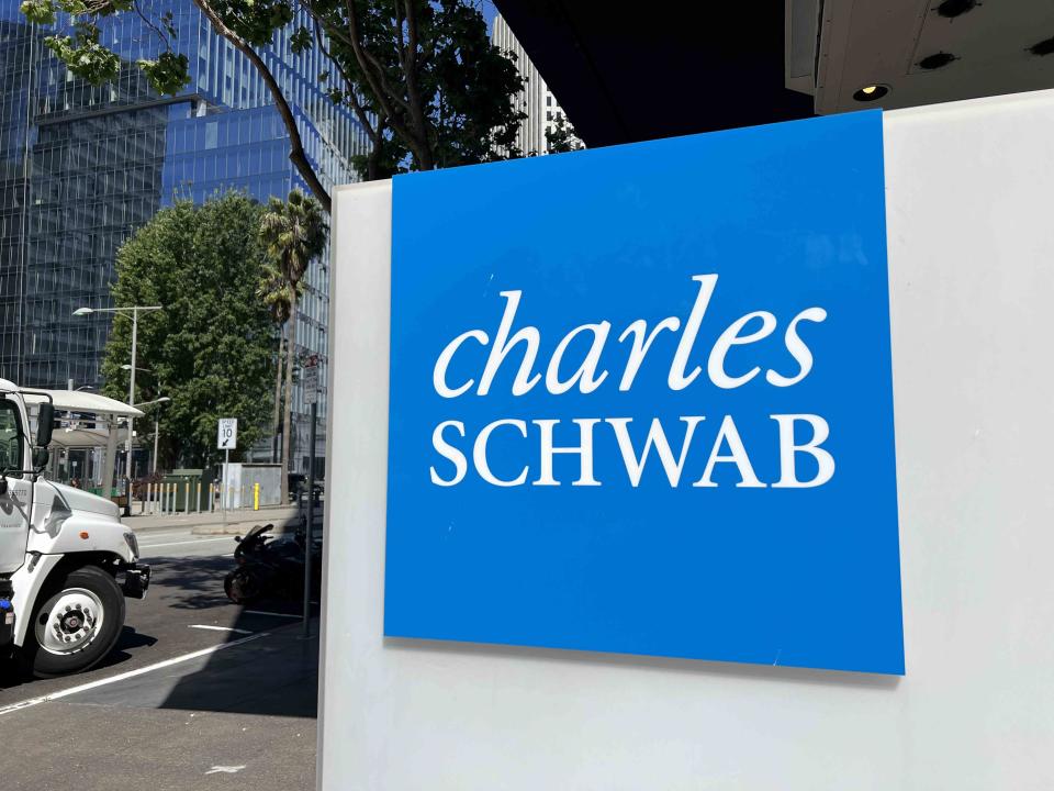 Charles Schwab Stock Sinks as CEO Says Bank Will Get ‘Smaller’