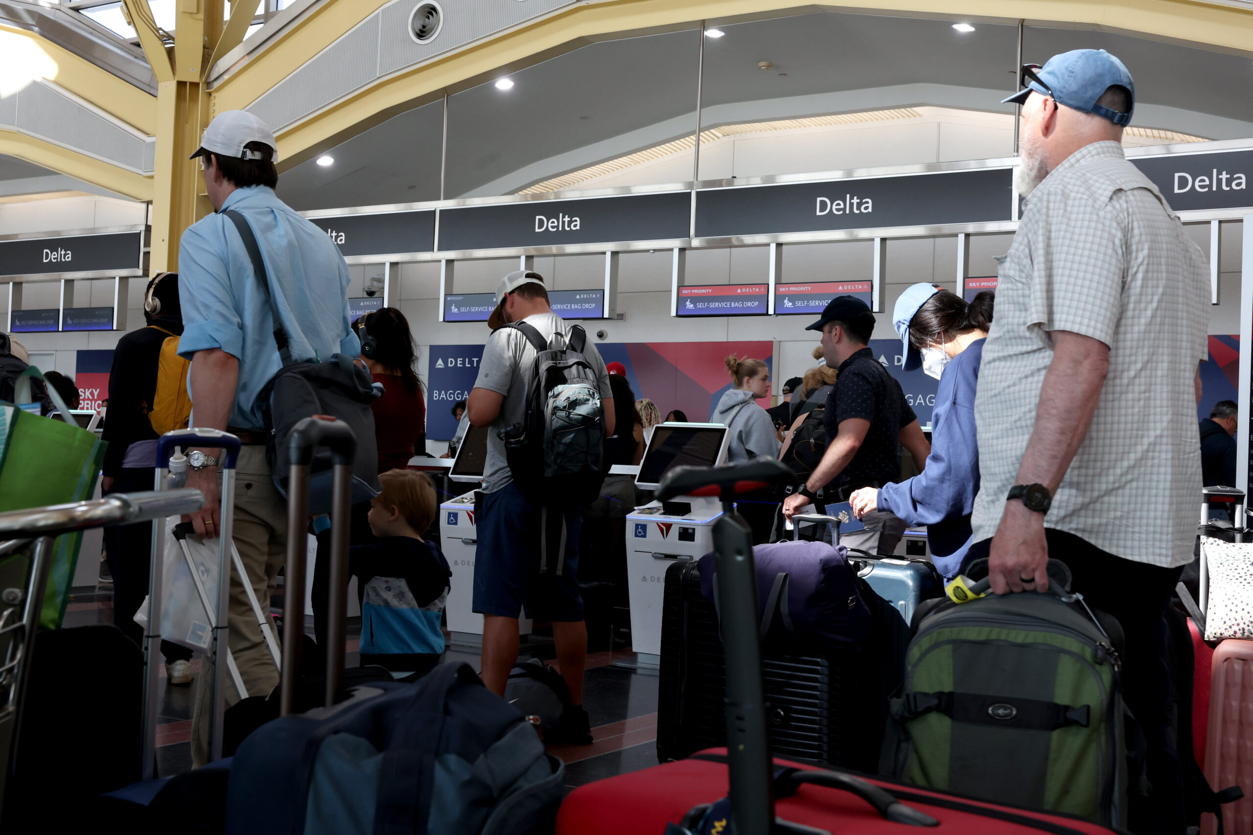 Delta cancels hundreds more flights in struggle to recover from Microsoft outage