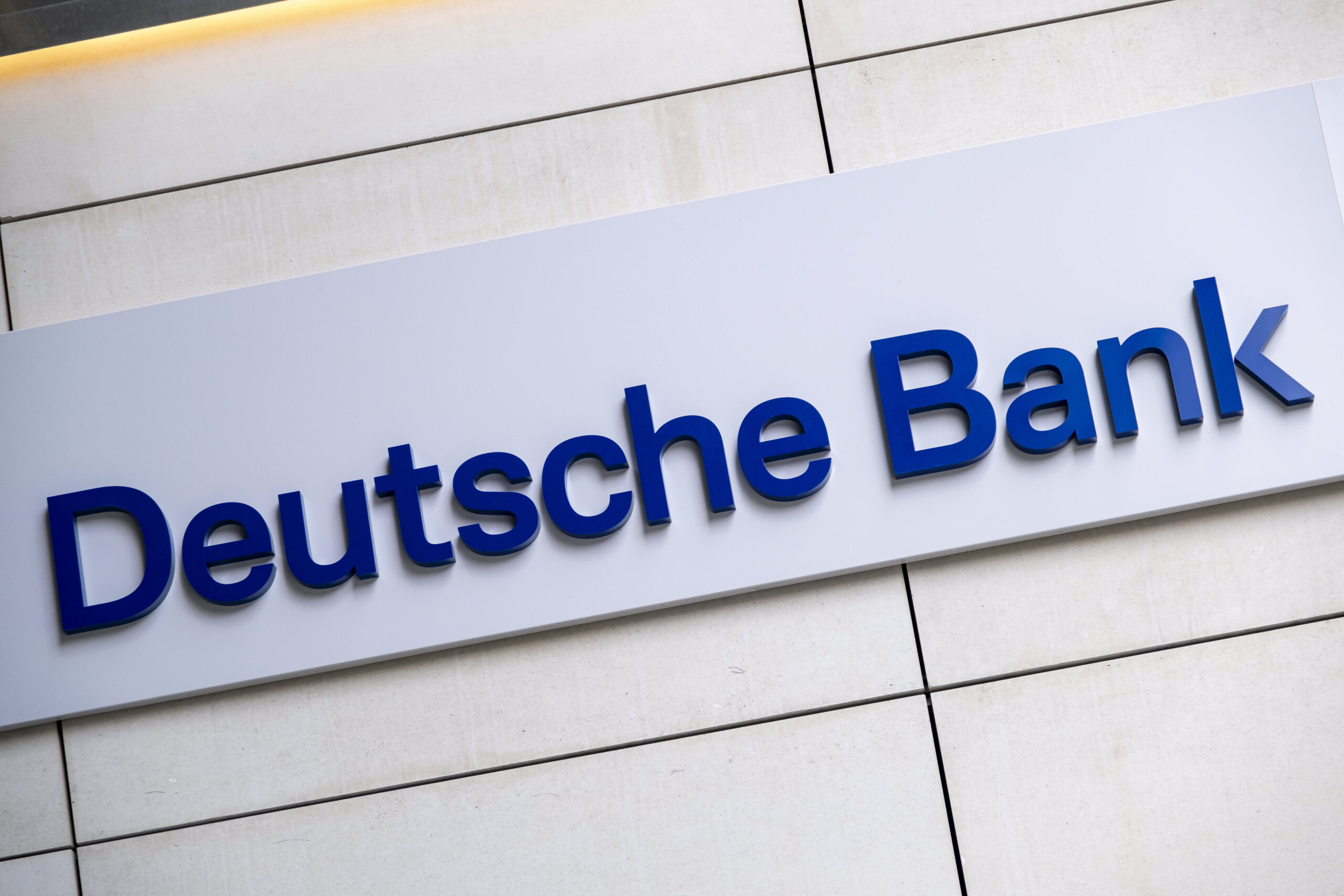 Deutsche Bank snaps 15-quarter profit streak on Postbank lawsuit provision