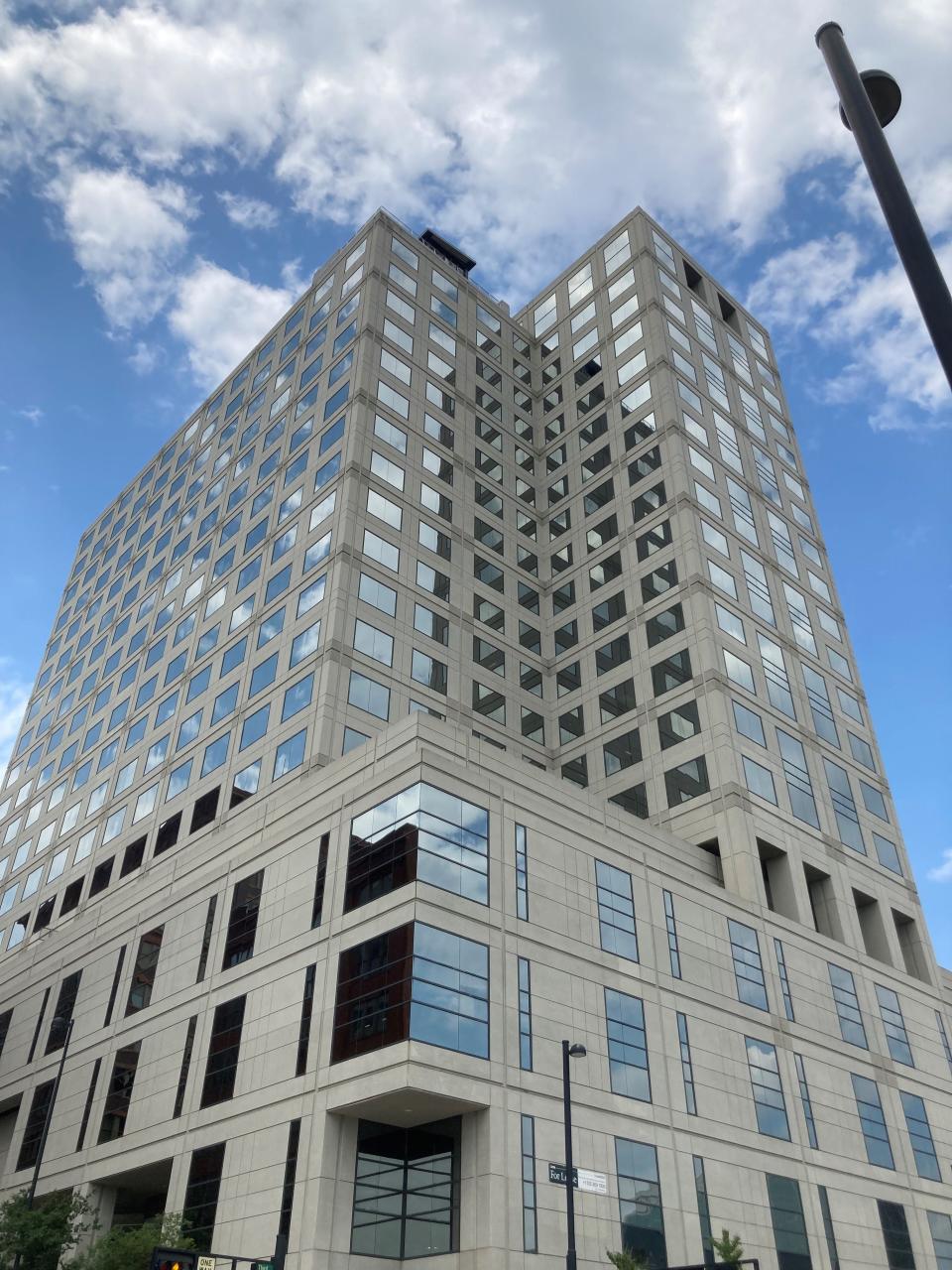 Downtown Cincinnati office tower faces foreclosure after lender seeks .6M unpaid debt