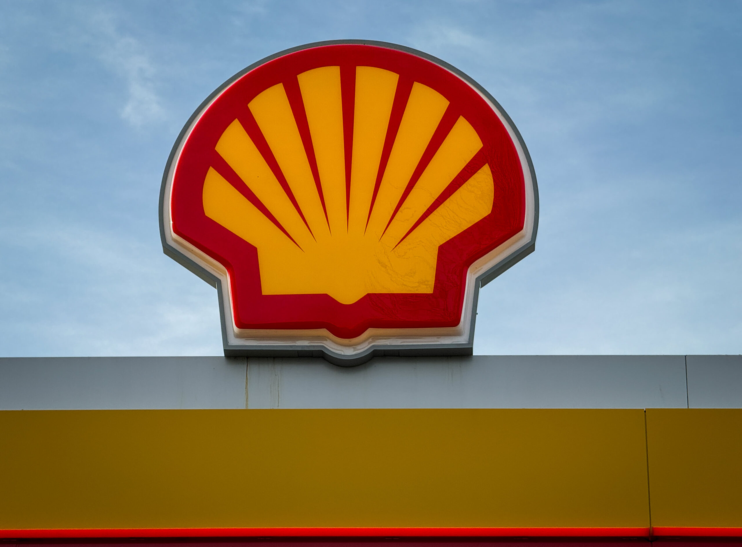 Energy giant Shell to take up to a  billion impairment hit on Rotterdam, Singapore plants