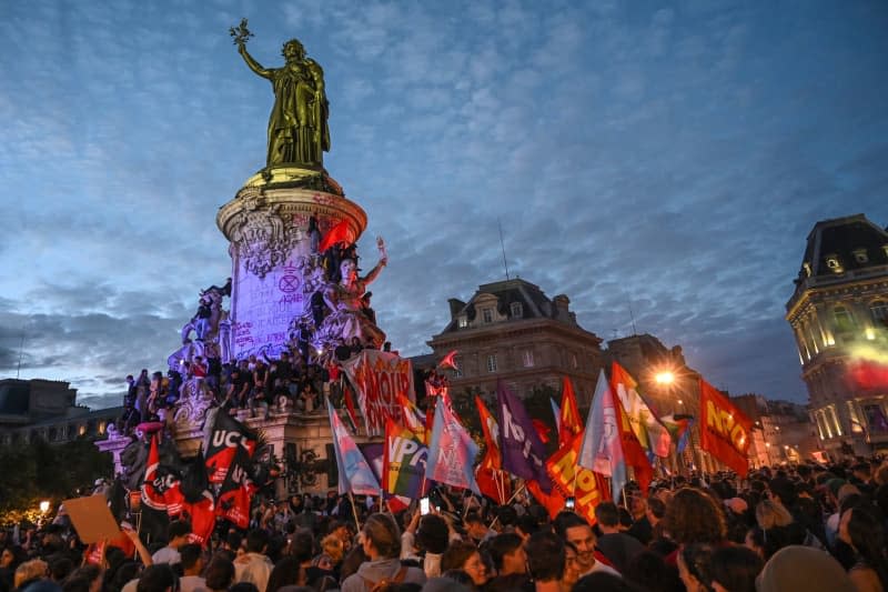 EU leaders relieved after surprise election win for French left