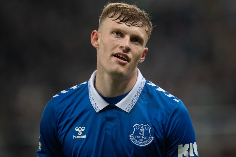 Everton fire cryptic Jarrad Branthwaite message amid Man United Leny Yoro transfer confusion