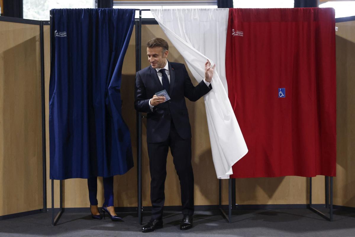 France’s far right in trouble after left-wing alliance projected to win