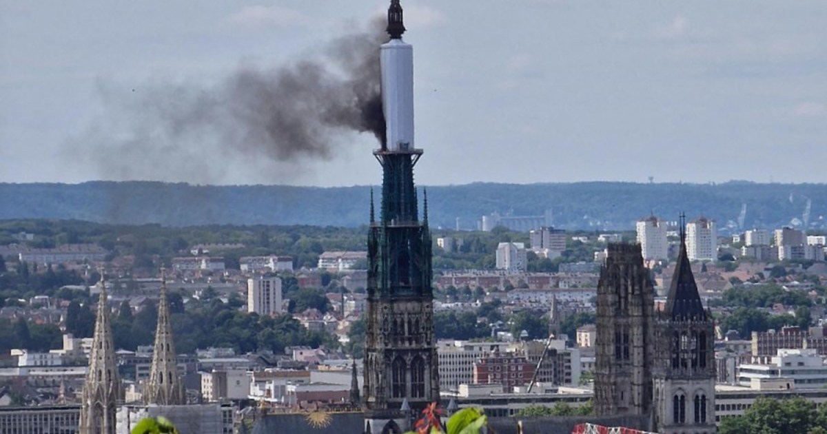 French firefighters rush to put out blaze at Rouen cathedral