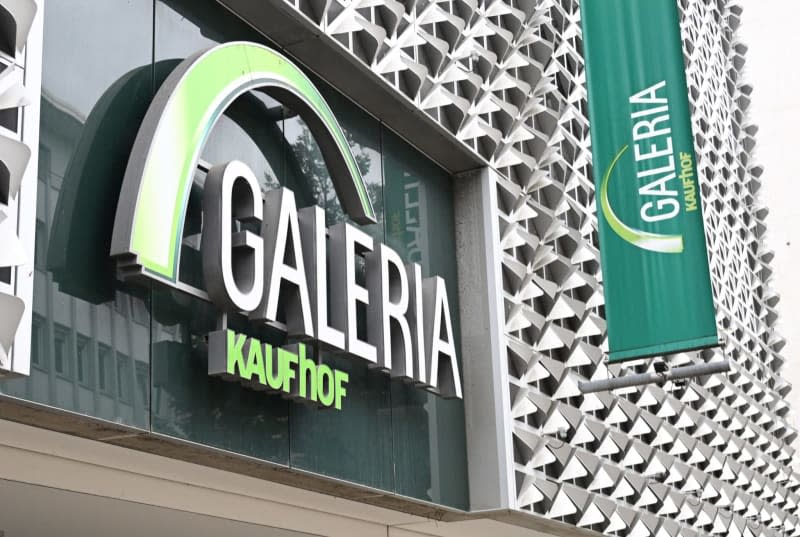 German department store chain Galeria sells its travel agencies