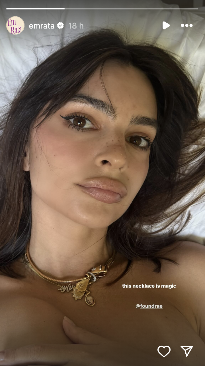 Good morning to Emily Ratajkowsi and her latest nude selfie