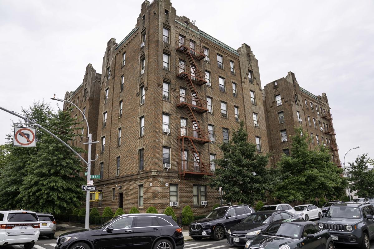 Grandma, mother, 2 children fatally stabbed in Brooklyn, relative in custody: NYPD