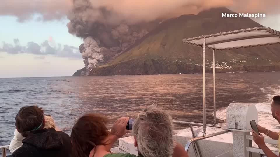 Group takes boat to watch Stromboli eruption in Italy