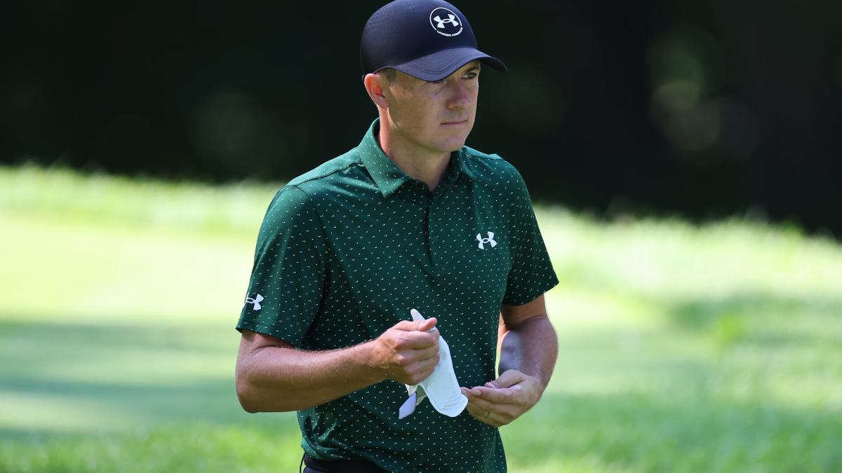 Jordan Spieth catches fire early in third round of John Deere Classic