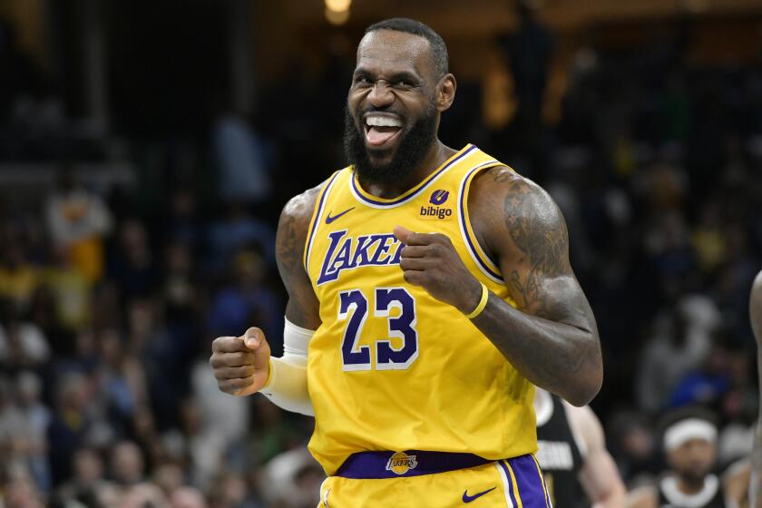 LeBron James agrees to two-year deal to stay with Lakers, includes no-trade clause