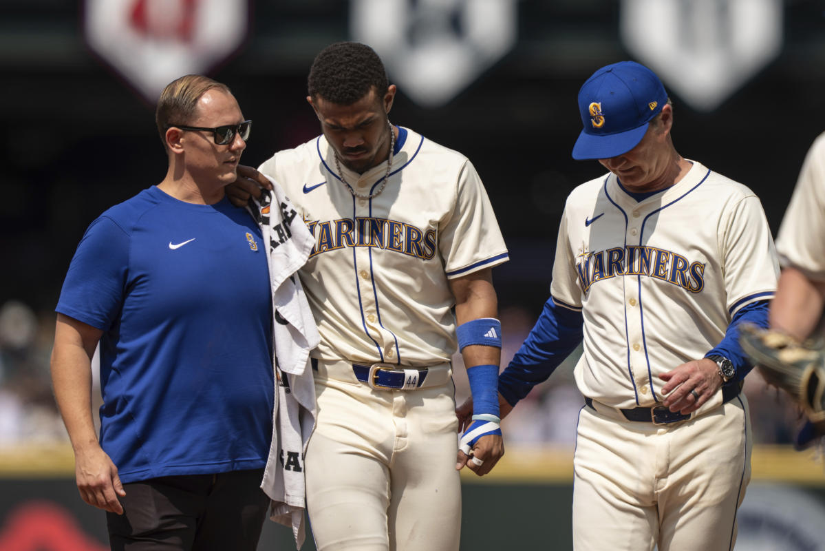 Mariners’ Julio Rodríguez placed on 10-day IL with high-ankle sprain after crashing into outfield wall