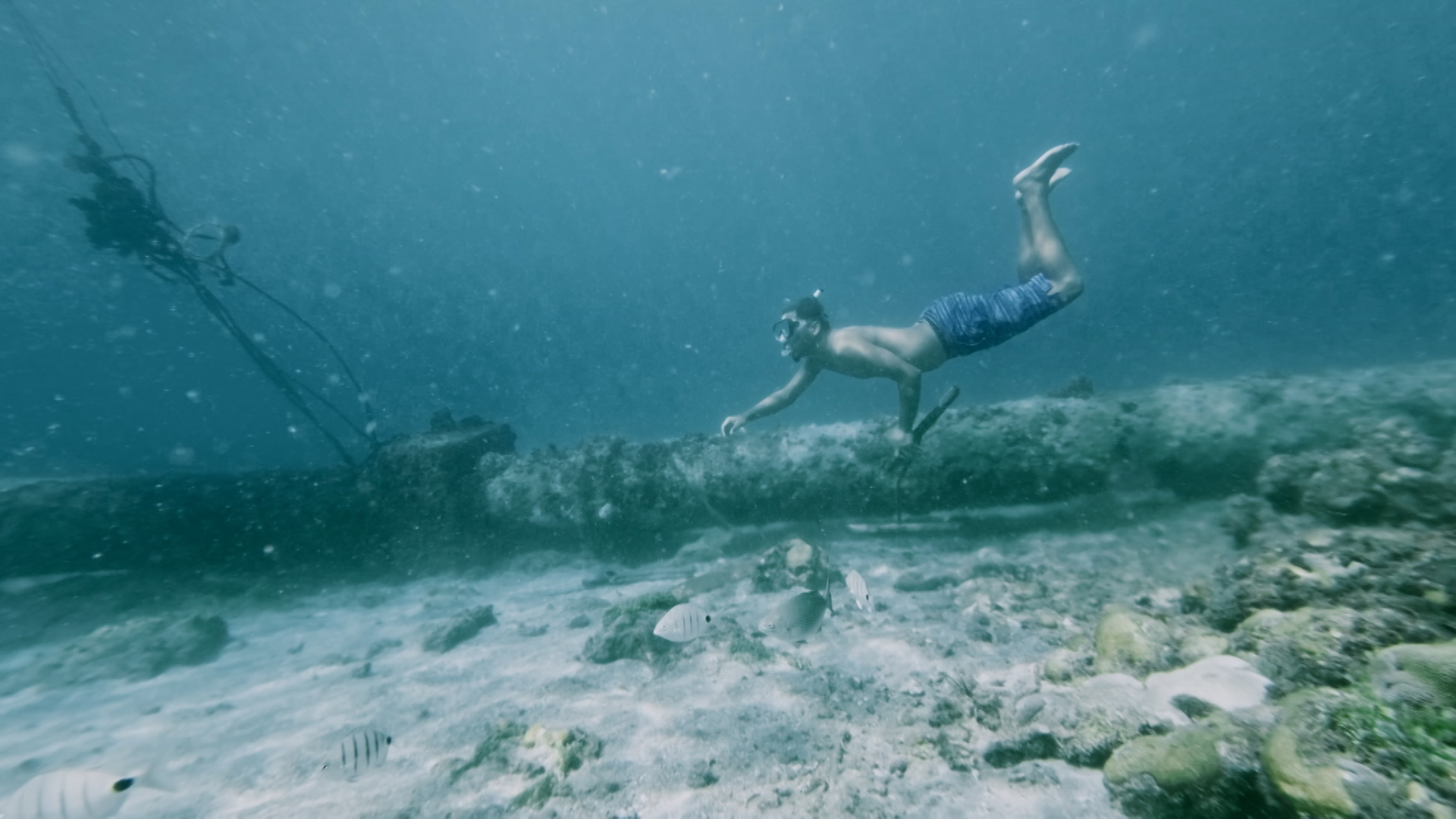 Mechanic Sea: Diving for scrap metal in Cape Verde