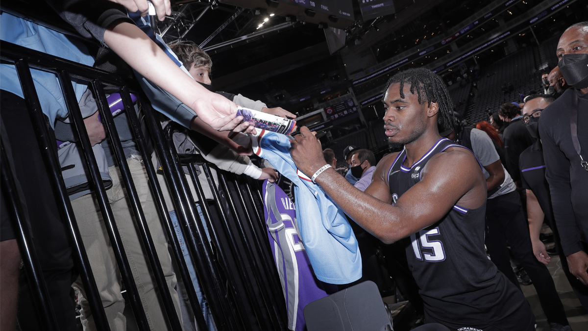 Mitchell thanks Kings fans, Sacramento in heartfelt post after trade