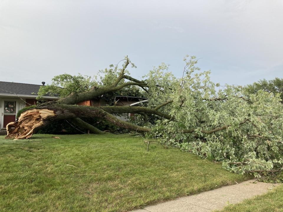 NWS confirms tornado touched down in Urbandale; power outages could last until Tuesday