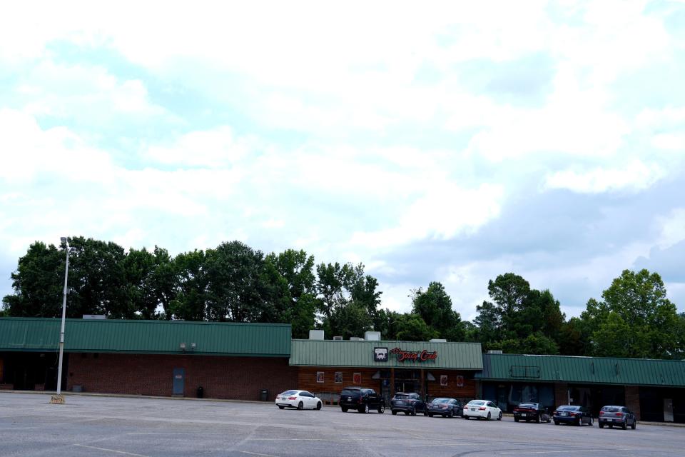 Pack of dogs chase customers, employees in Augusta’s Washington Square parking lot