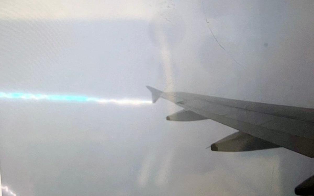 Passengers record moment British Airways plane struck by lightning