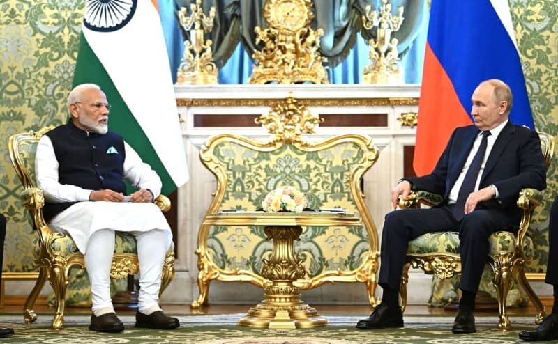 Putin and Modi pledge close cooperation in official talks in Moscow