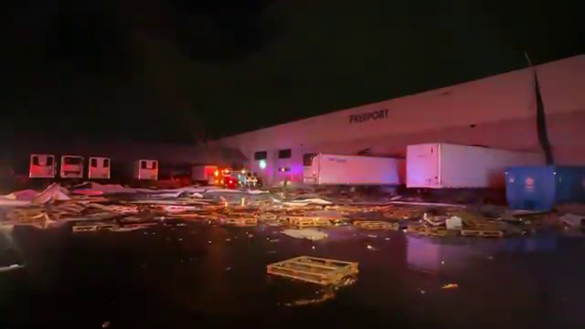 Roof collapses on Phoenix building, worker unaccounted for during major thunderstorm