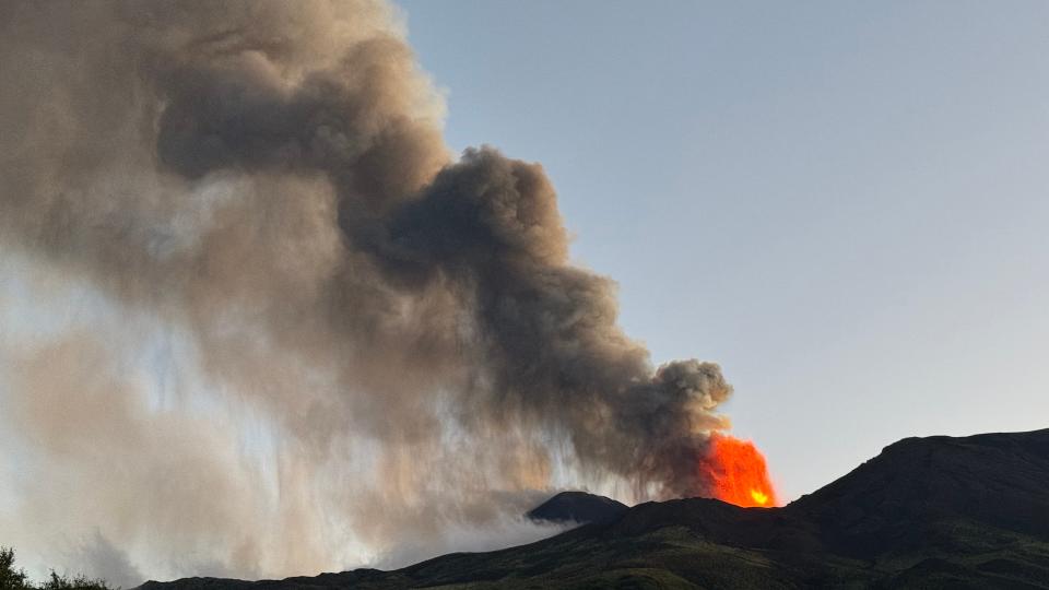 Sicily’s volcanic eruptions causes flight disruptions, temporary airport shutdown