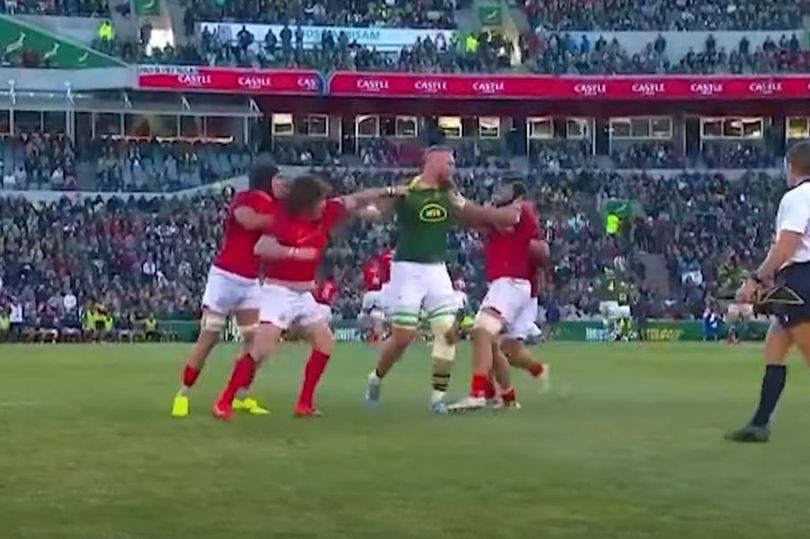 Springboks giant jumped by four opponents as 1.5m watch on-field ‘UFC’ tussle