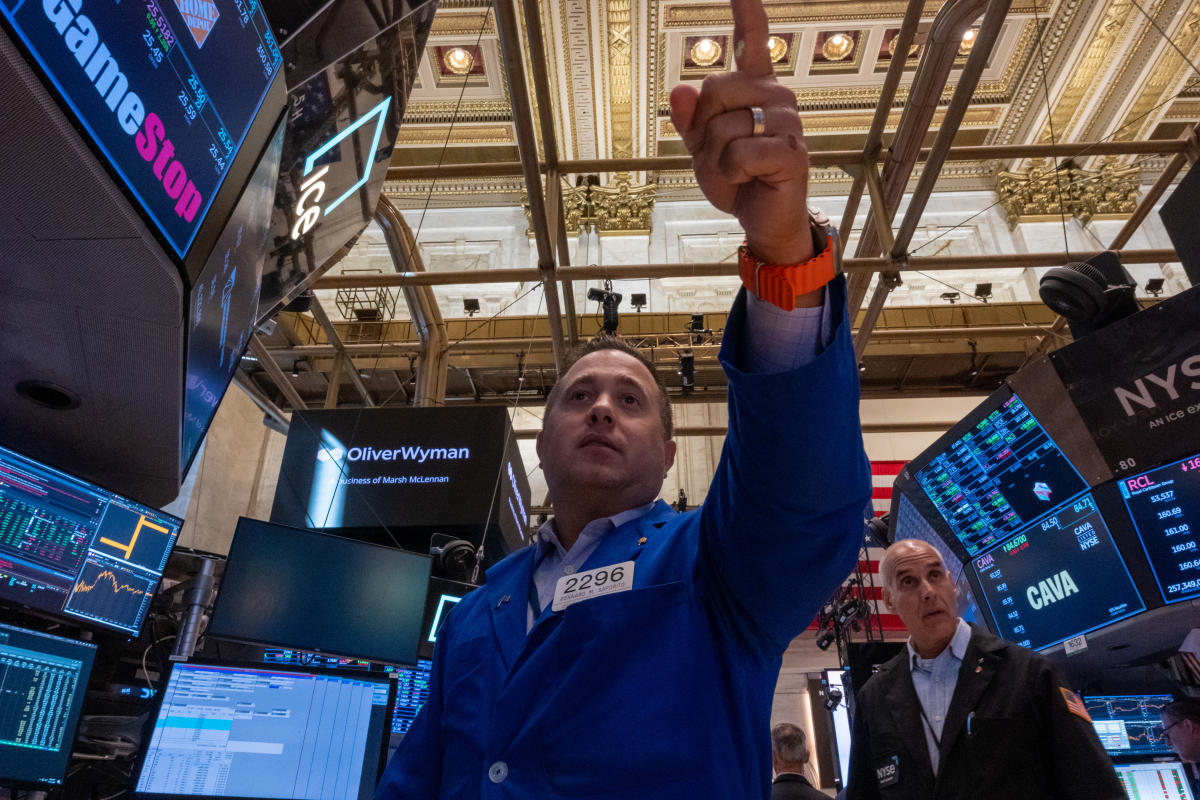 Stock market today: US futures rise, Dow eyes fresh record as bets on Trump ramp up