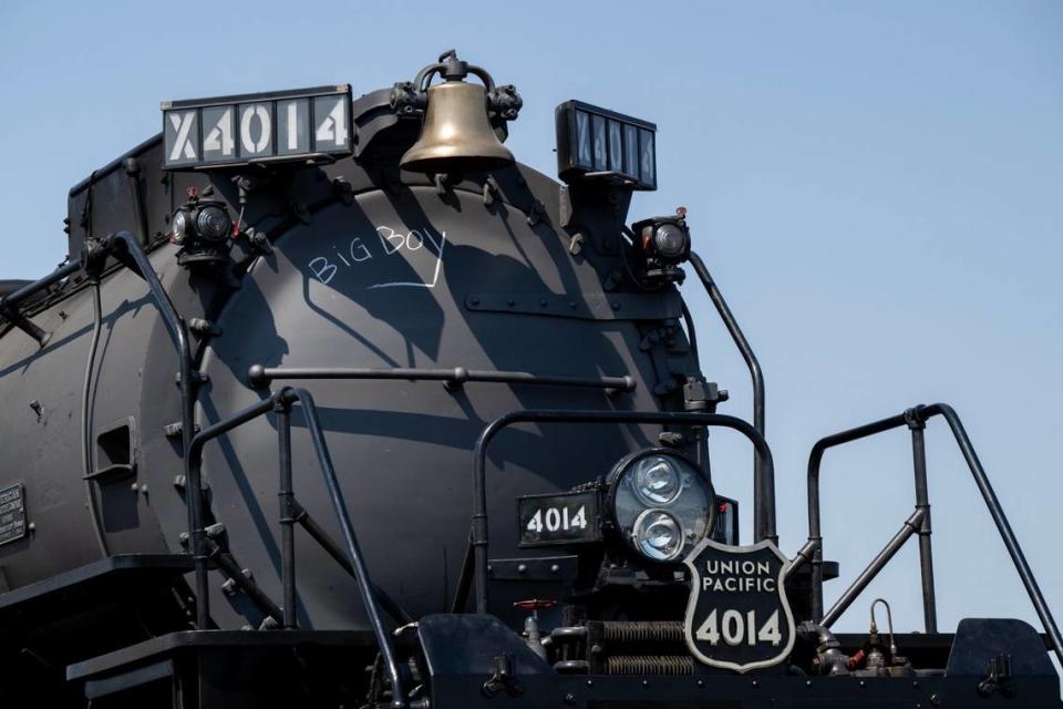 Train enthusiasts admire world’s largest steam locomotive in Roseville. How to see it