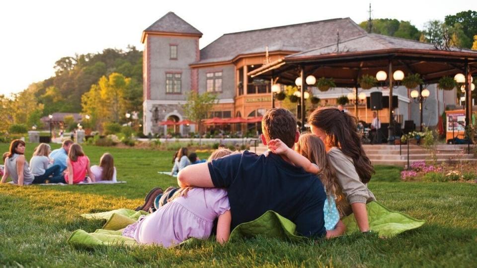 Travelers recommend these 11 cheap family resorts that make vacations more affordable