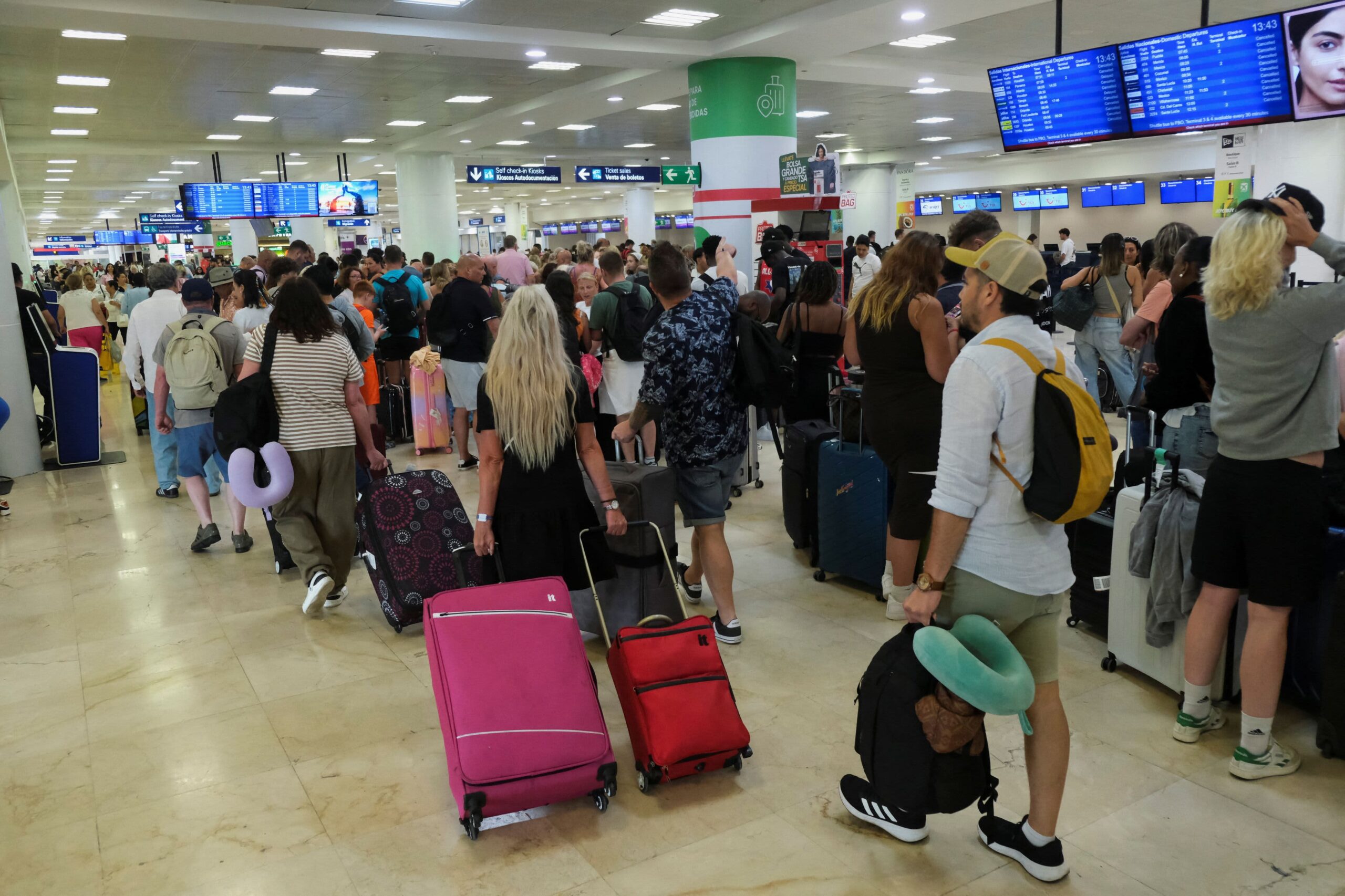 U.S. airlines cancel over 1,300 flights due to Hurricane Beryl