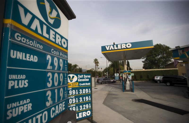 Valero Energy reports lower quarterly profit on weak margins