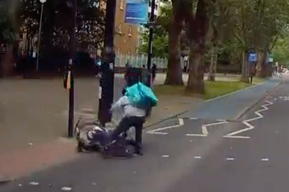 Video shows ‘Deliveroo’ rider smash into child after ‘cycling through red light’