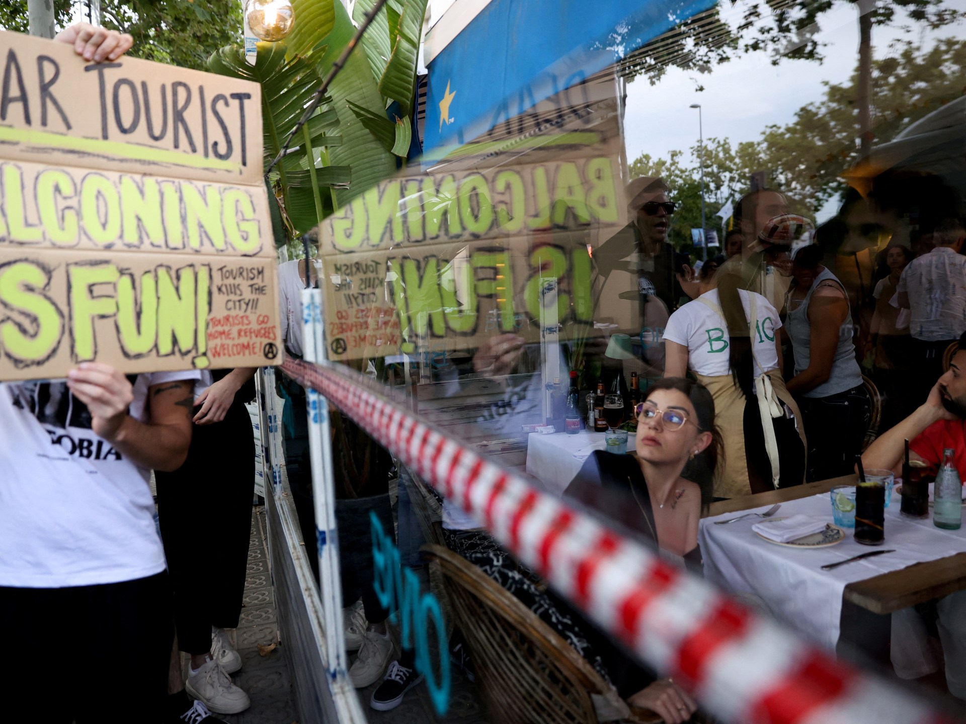 Why are Barcelona residents protesting against tourists?