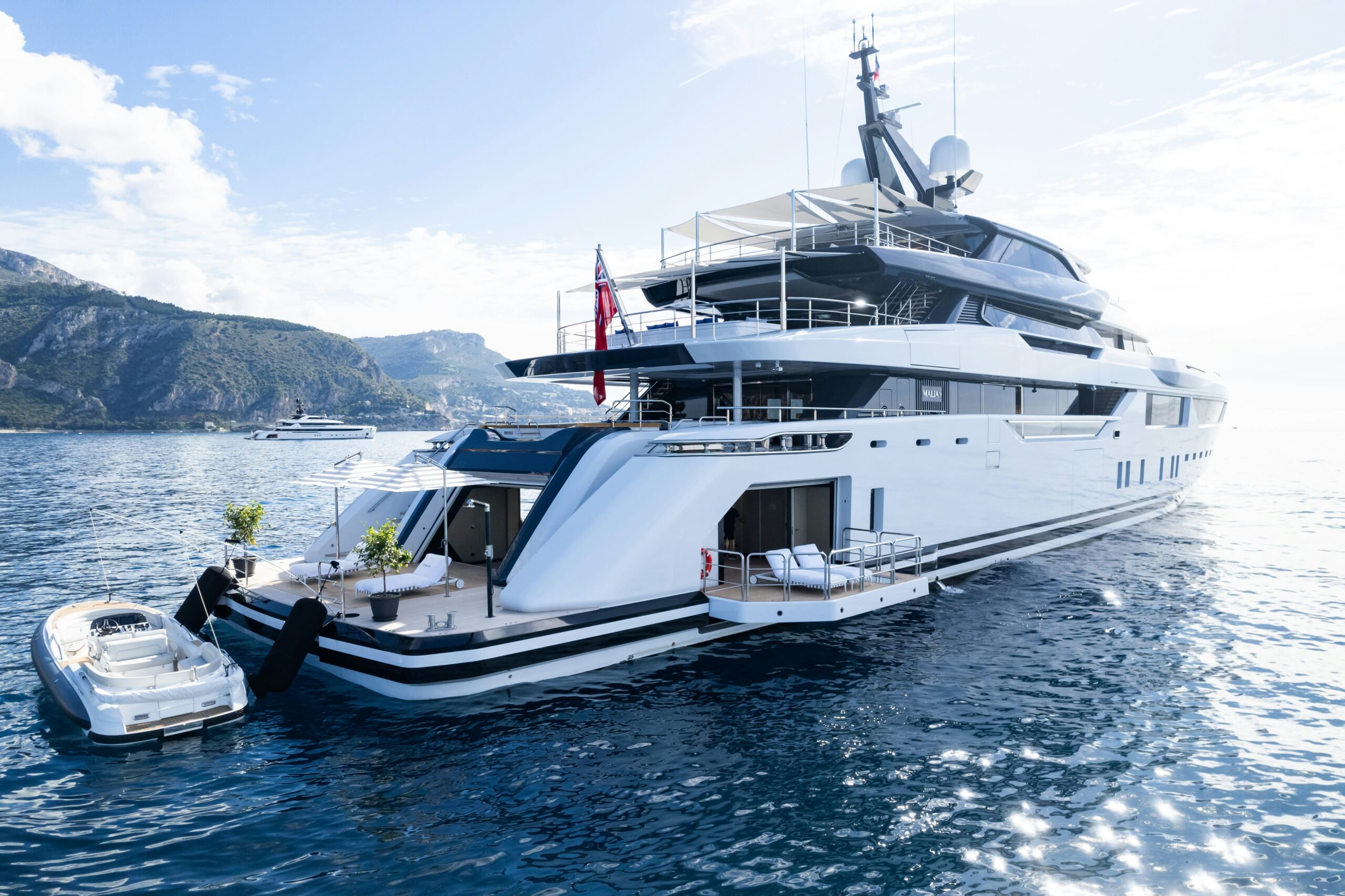 A .4 million vacation? Take a look inside a yacht that costs that much per week