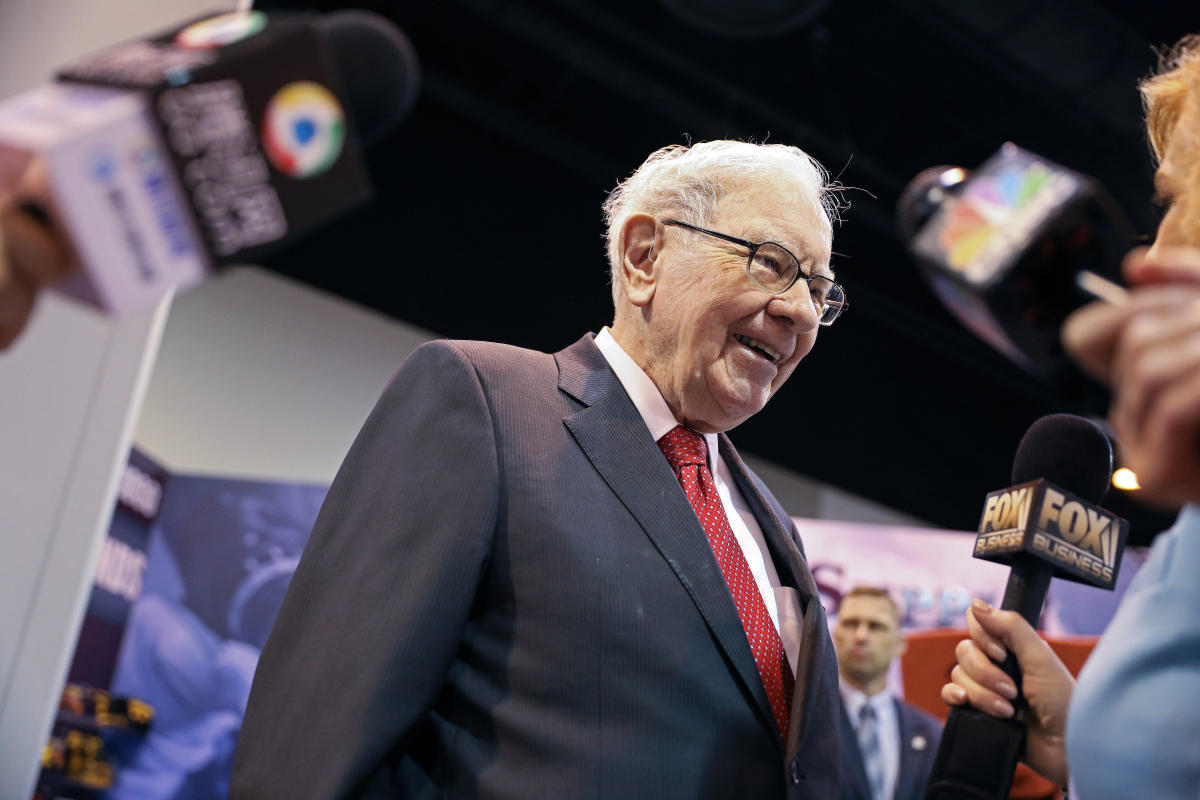 Berkshire halves Apple stake, boosts cash to 7 billion as it gets ‘defensive’