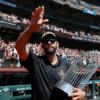 Bumgarner relishes love from Giants fans in Oracle Park return