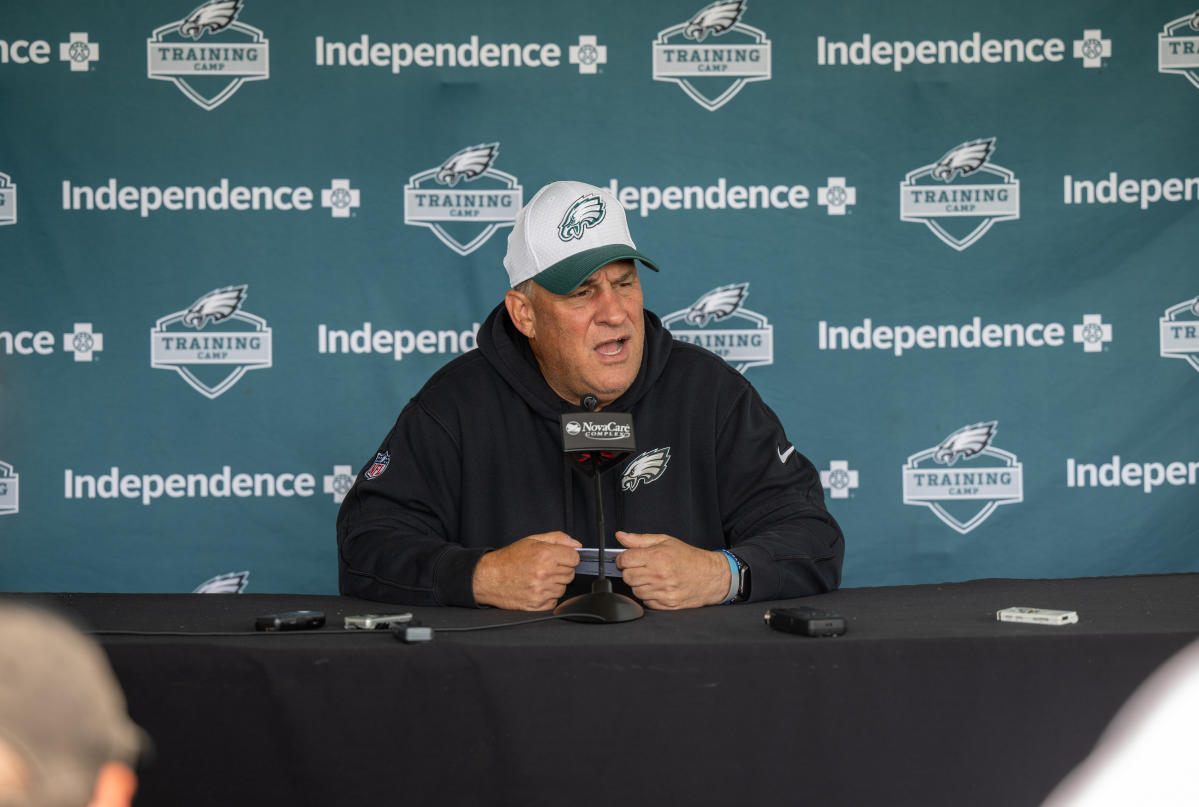 ‘Dudes were just killing each other’ — How Fangio is using vintage NFL film to transform Eagles’ defense