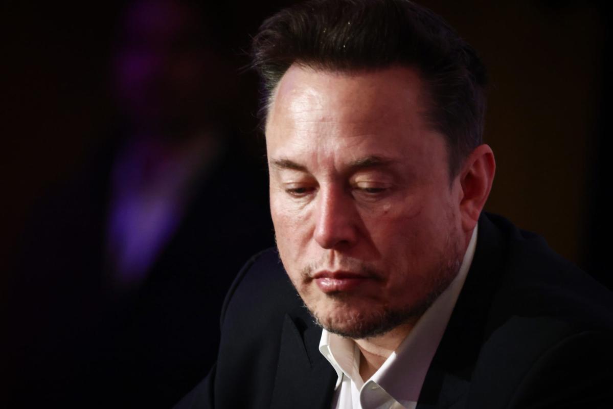 Elon Musk’s Twitter deal may be the worst leveraged buyout deal for banks since Lehman, raising risks to Tesla