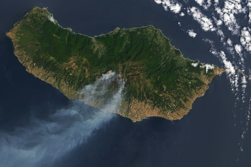 EU sends firefighting planes to help battle Madeira wildfires